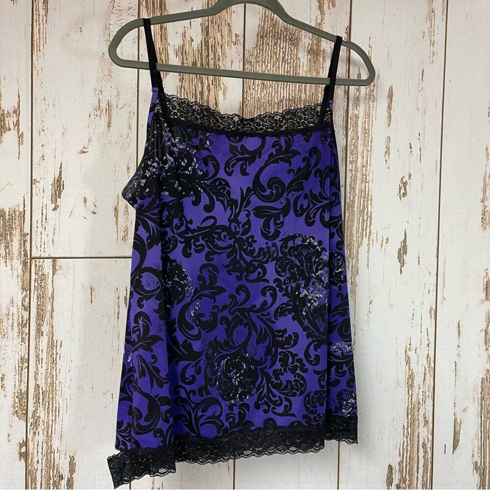 Fashion Bug, Cool Print Lace Line Camisole. Size 0X. Good used condition!